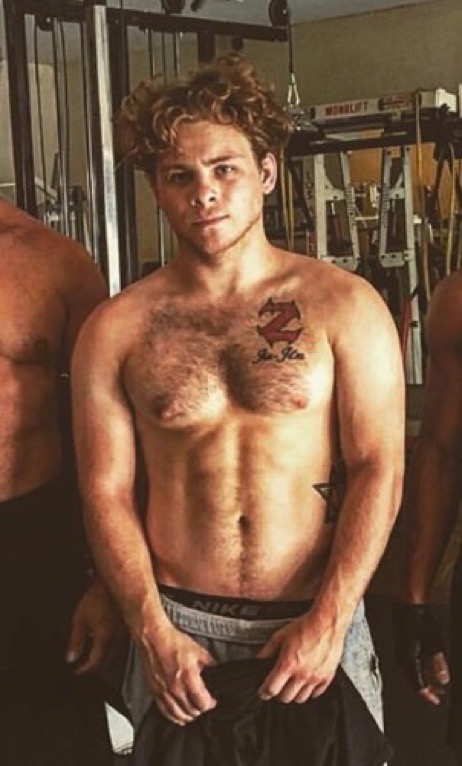 1220-jonathan-lipnicki-shirtless02-1